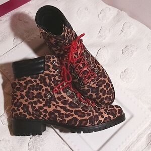 SQ Creek Leopard 🐆 Print Lug Sole Boot  10 👢